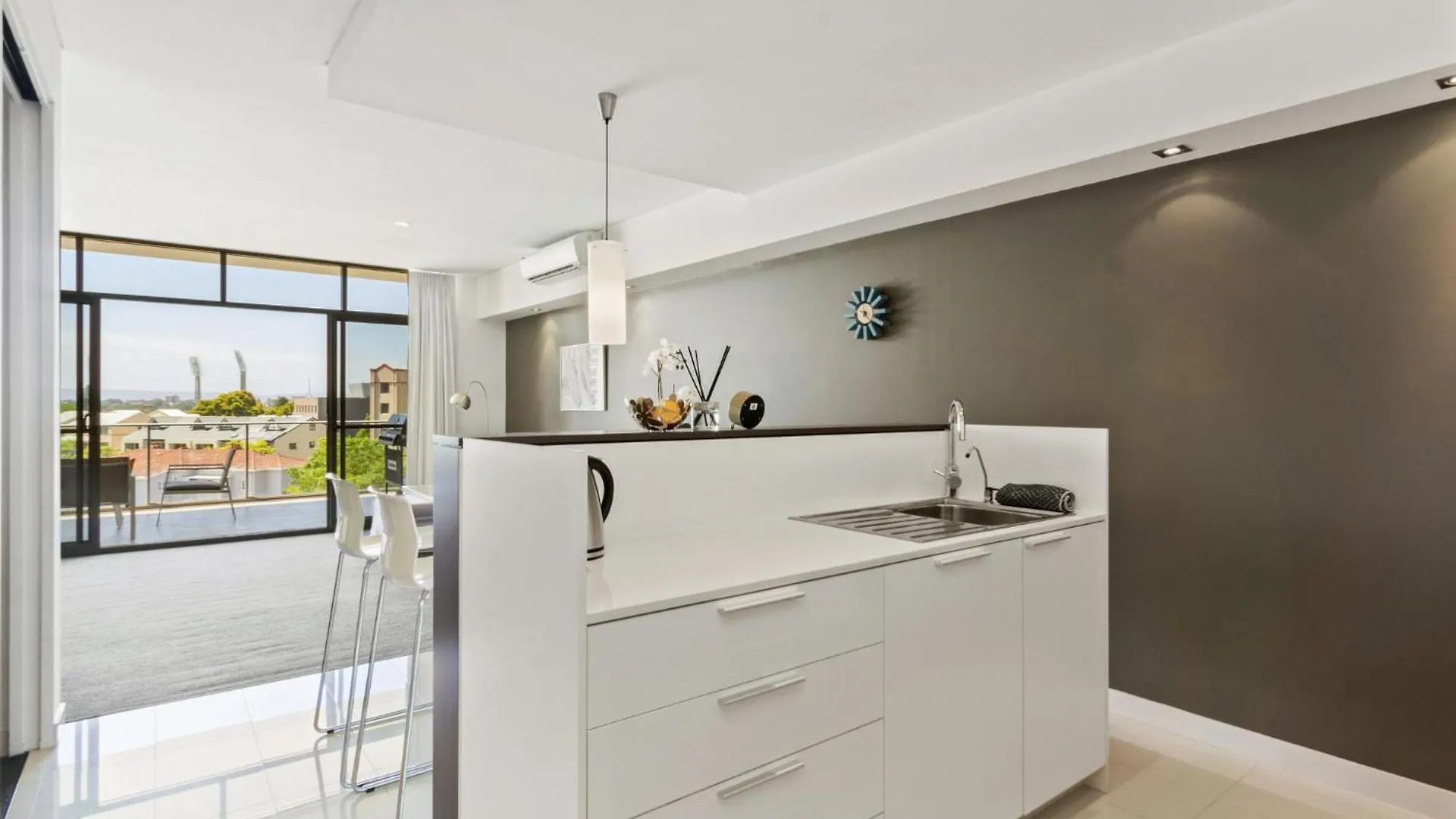 2Bdrm Skyline Views - Prime For River, Waca, Optus Stadium Perth Apartment