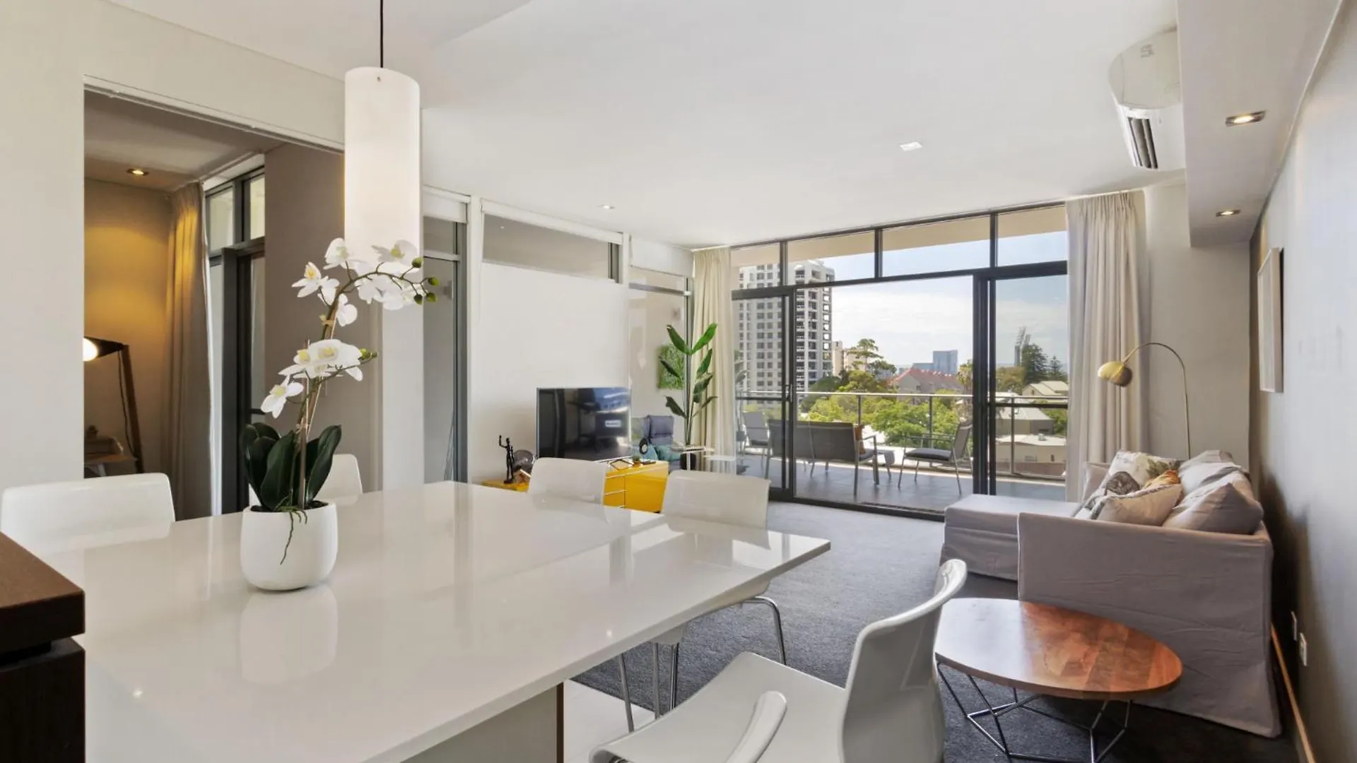 2Bdrm Skyline Views - Prime For River, Waca, Optus Stadium Perth