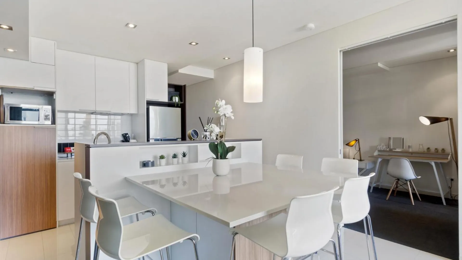 2Bdrm Skyline Views - Prime For River, Waca, Optus Stadium Perth 0*,